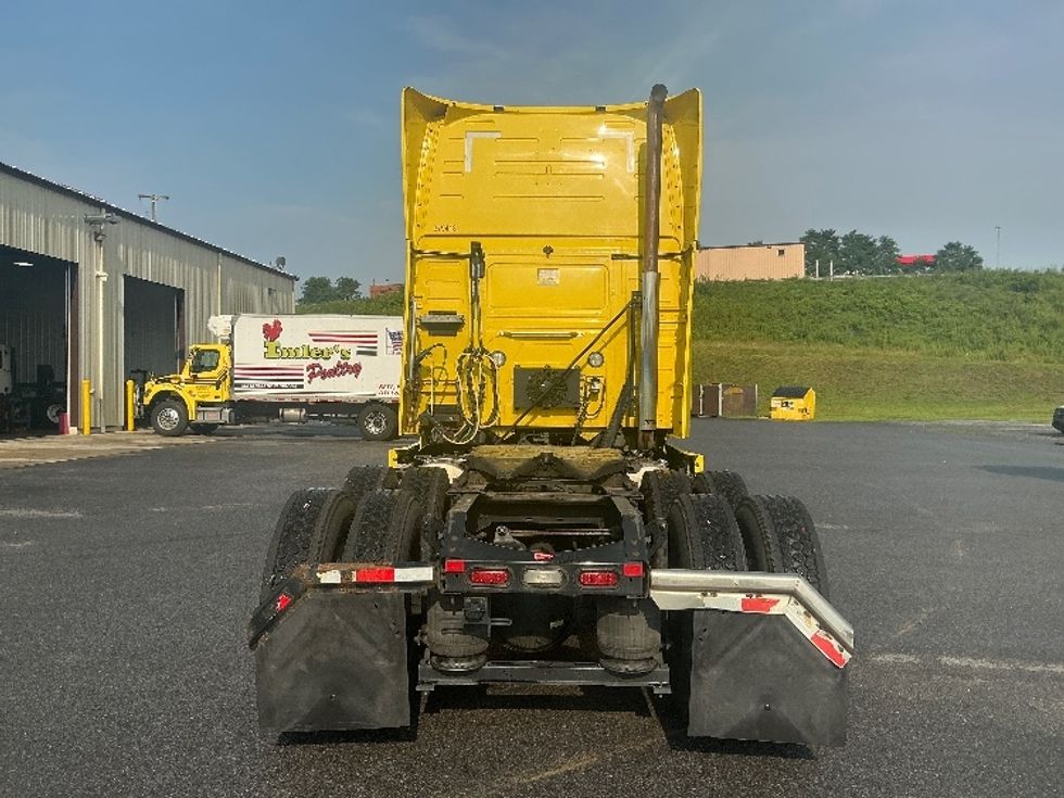 Sleeper Tractor-Heavy Duty Tractors-Volvo-2021-VNL64860-Duncansville-PA-643,544\n\t\tmiles-$ 60,000 - Image 6