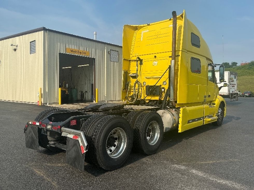 Sleeper Tractor-Heavy Duty Tractors-Volvo-2021-VNL64860-Duncansville-PA-643,544\n\t\tmiles-$ 60,000 - Image 7