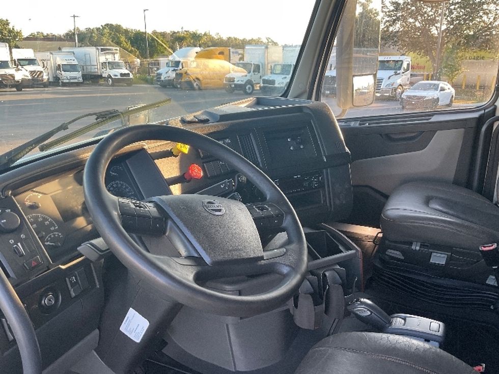 Sleeper Tractor-Heavy Duty Tractors-Volvo-2021-VNL64860-Fort Myers-FL-766,009\n\t\tmiles-$ 44,000 - Image 10