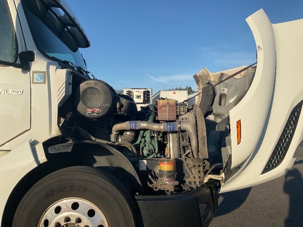 Sleeper Tractor-Heavy Duty Tractors-Volvo-2021-VNL64860-Fort Myers-FL-766,009\n\t\tmiles-$ 44,000 - Image 16