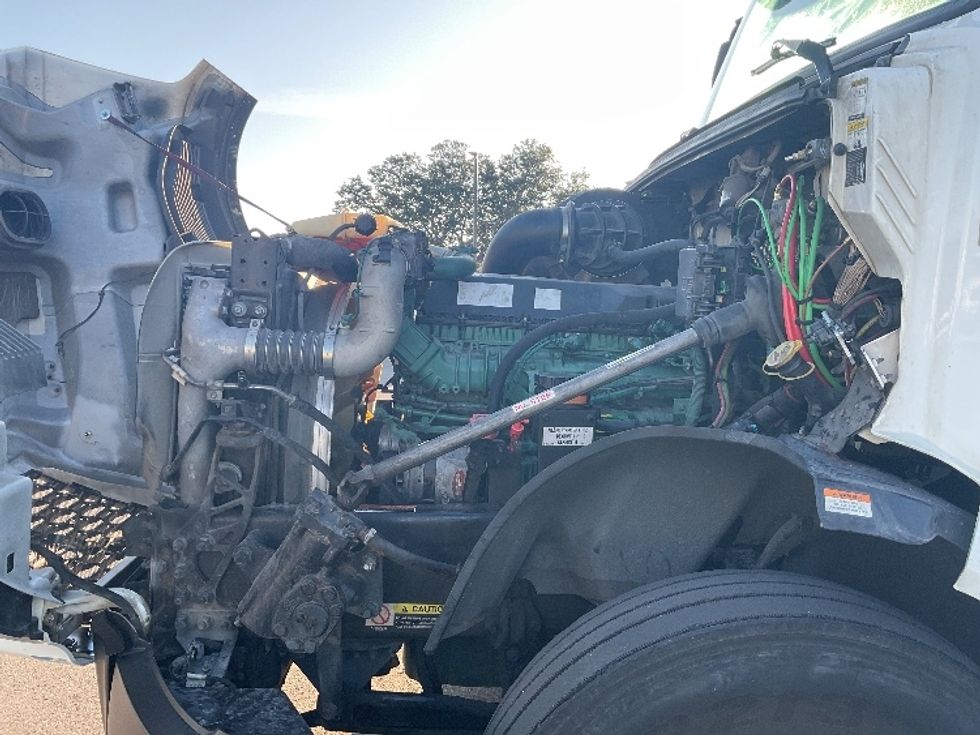 Sleeper Tractor-Heavy Duty Tractors-Volvo-2021-VNL64860-Fort Myers-FL-766,009\n\t\tmiles-$ 44,000 - Image 17