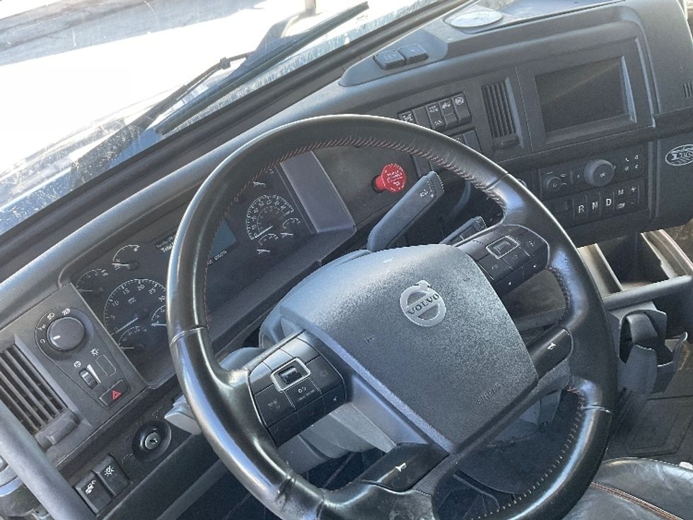 Sleeper Tractor-Heavy Duty Tractors-Volvo-2021-VNL64860-Kansas City-MO-341,071\n\t\tmiles-$ 83,000 - Image 11