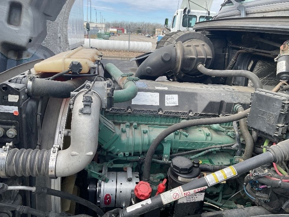 Sleeper Tractor-Heavy Duty Tractors-Volvo-2021-VNL64860-Kansas City-MO-341,071\n\t\tmiles-$ 83,000 - Image 15