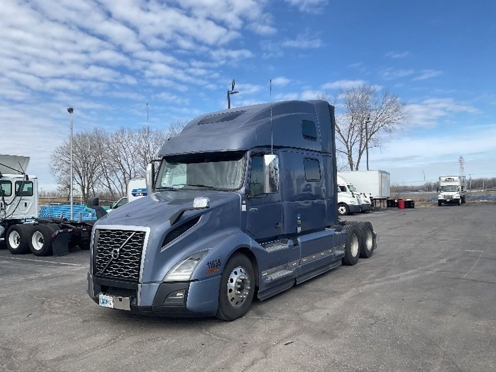 Sleeper Tractor-Heavy Duty Tractors-Volvo-2021-VNL64860-Kansas City-MO-341,071\n\t\tmiles-$ 83,000 - Image 3