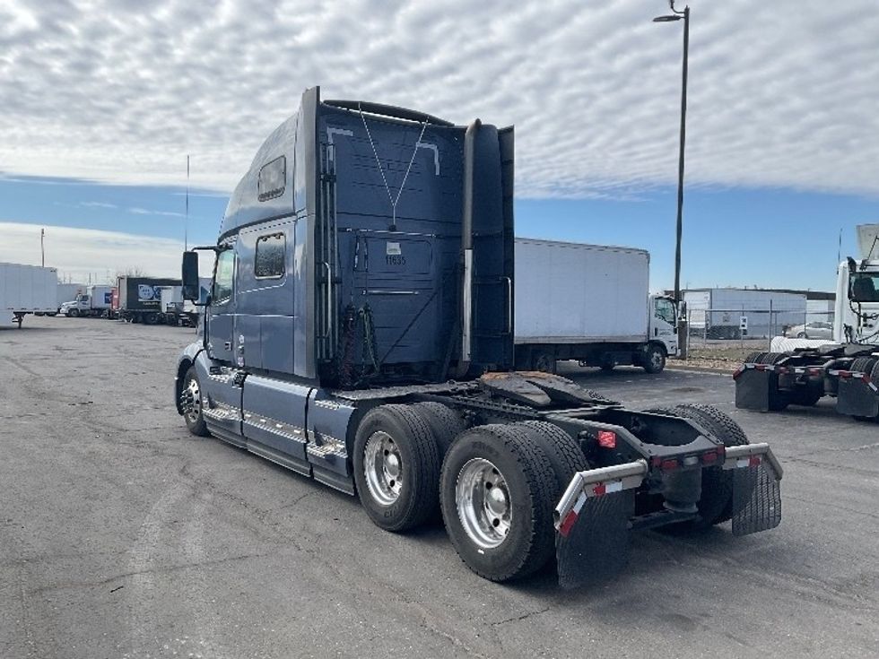 Sleeper Tractor-Heavy Duty Tractors-Volvo-2021-VNL64860-Kansas City-MO-341,071\n\t\tmiles-$ 83,000 - Image 5