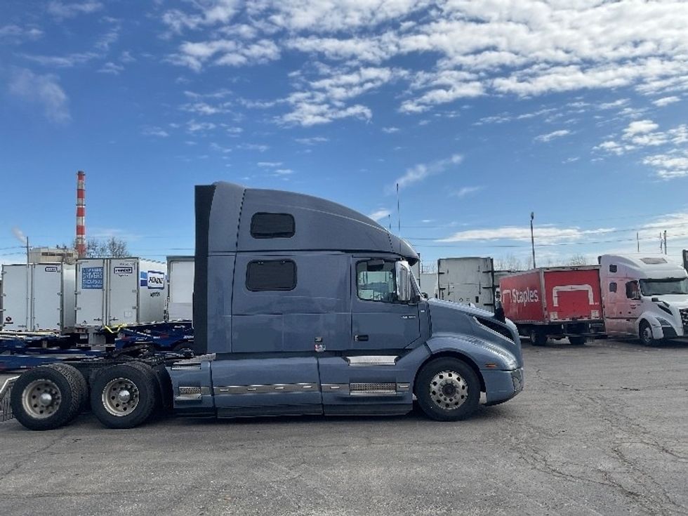 Sleeper Tractor-Heavy Duty Tractors-Volvo-2021-VNL64860-Kansas City-MO-341,071\n\t\tmiles-$ 83,000 - Image 8