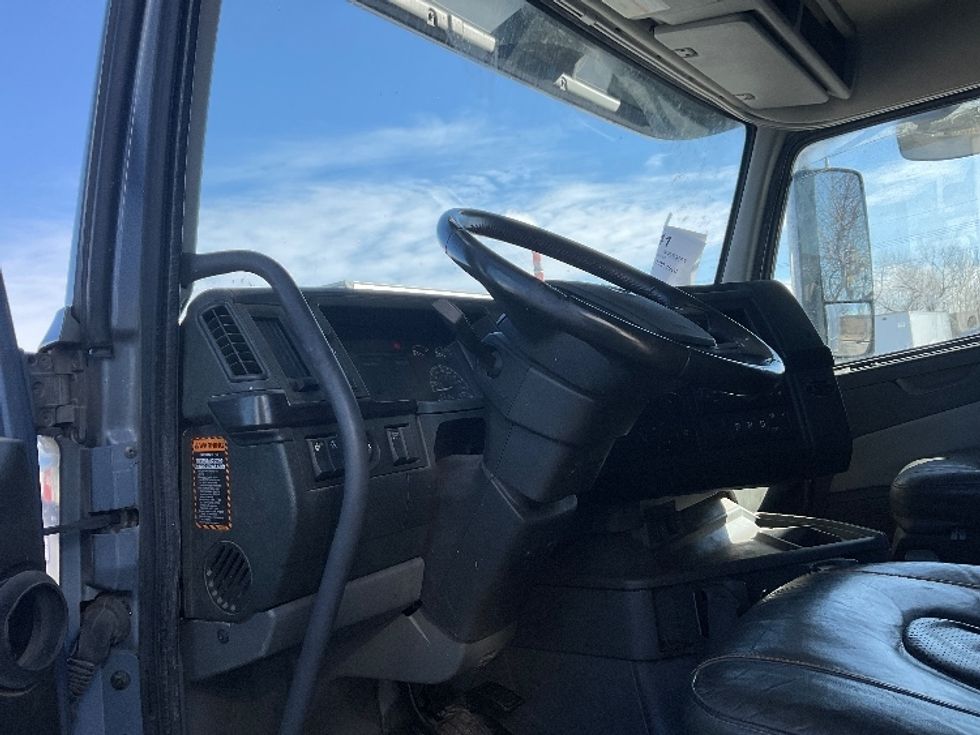 Sleeper Tractor-Heavy Duty Tractors-Volvo-2021-VNL64860-Kansas City-MO-341,071\n\t\tmiles-$ 83,000 - Image 9