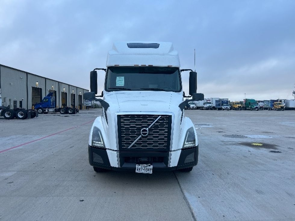 Sleeper Tractor-Heavy Duty Tractors-Volvo-2021-VNL64860-Katy-TX-787,534\n\t\tmiles-$ 48,750 - Image 2