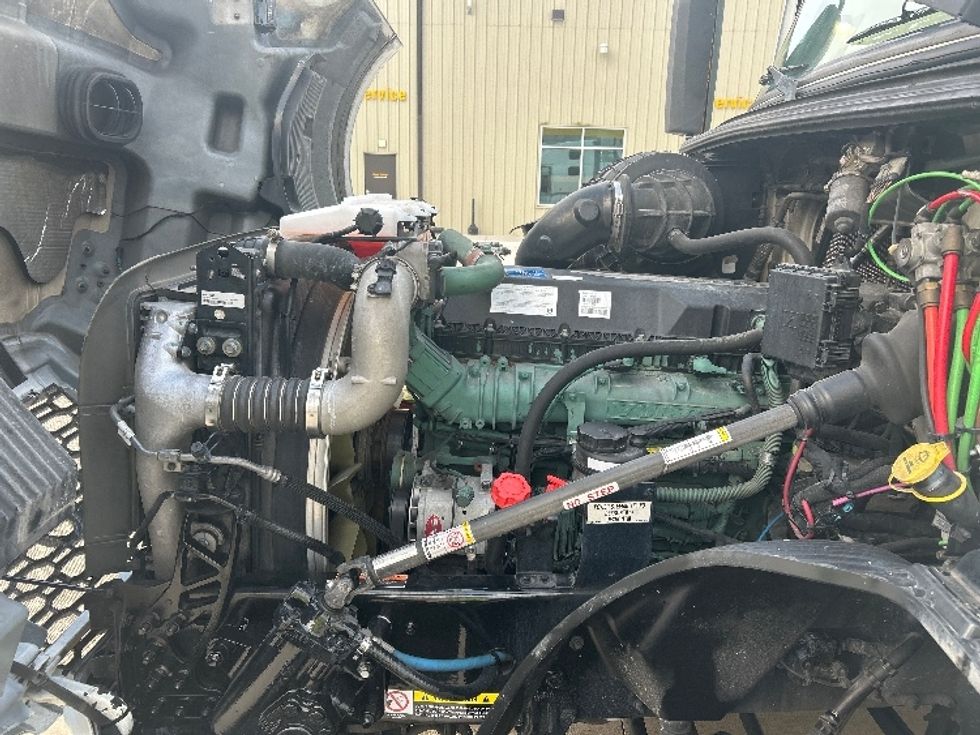 Sleeper Tractor-Heavy Duty Tractors-Volvo-2021-VNL64860-Katy-TX-787,534\n\t\tmiles-$ 48,750 - Image 21