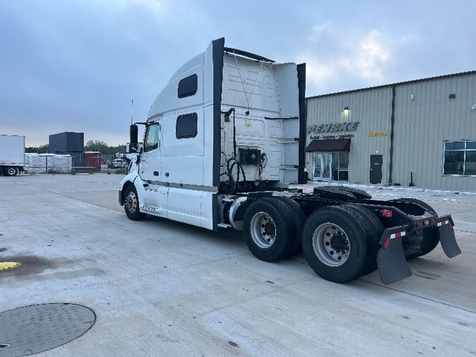 Sleeper Tractor-Heavy Duty Tractors-Volvo-2021-VNL64860-Katy-TX-787,534\n\t\tmiles-$ 48,750 - Image 5