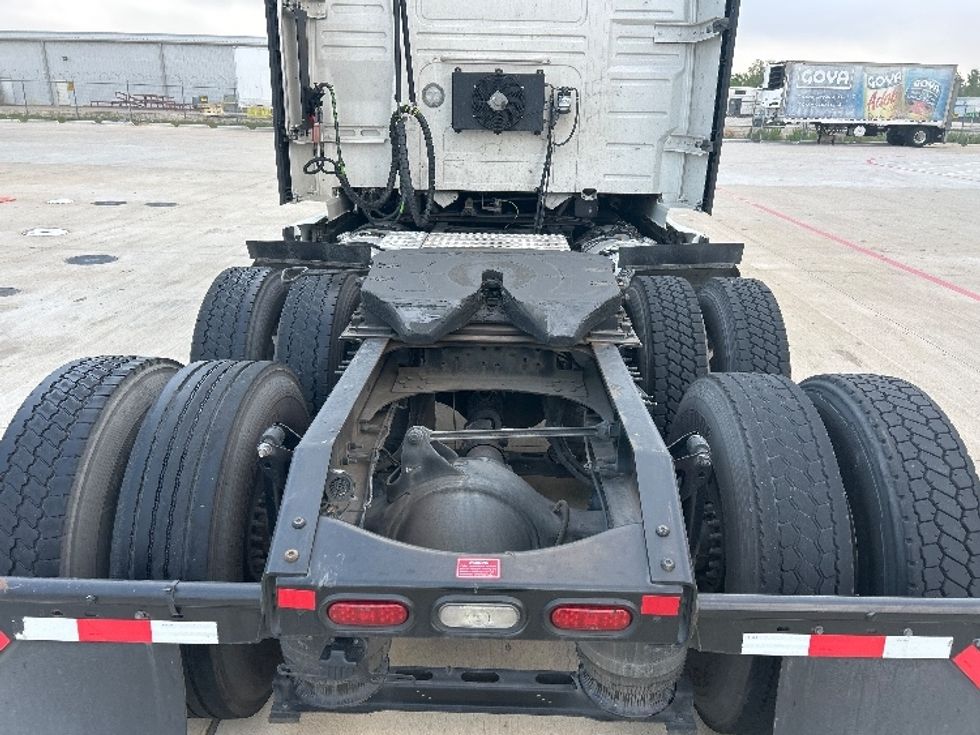 Sleeper Tractor-Heavy Duty Tractors-Volvo-2021-VNL64860-Katy-TX-787,534\n\t\tmiles-$ 48,750 - Image 6