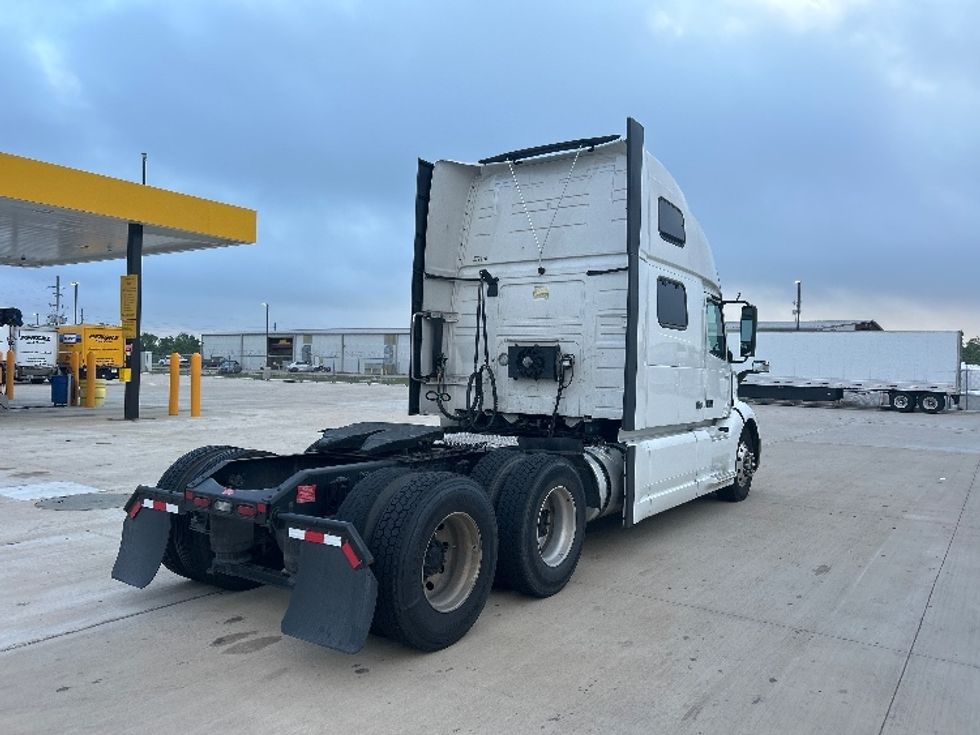 Sleeper Tractor-Heavy Duty Tractors-Volvo-2021-VNL64860-Katy-TX-787,534\n\t\tmiles-$ 48,750 - Image 7