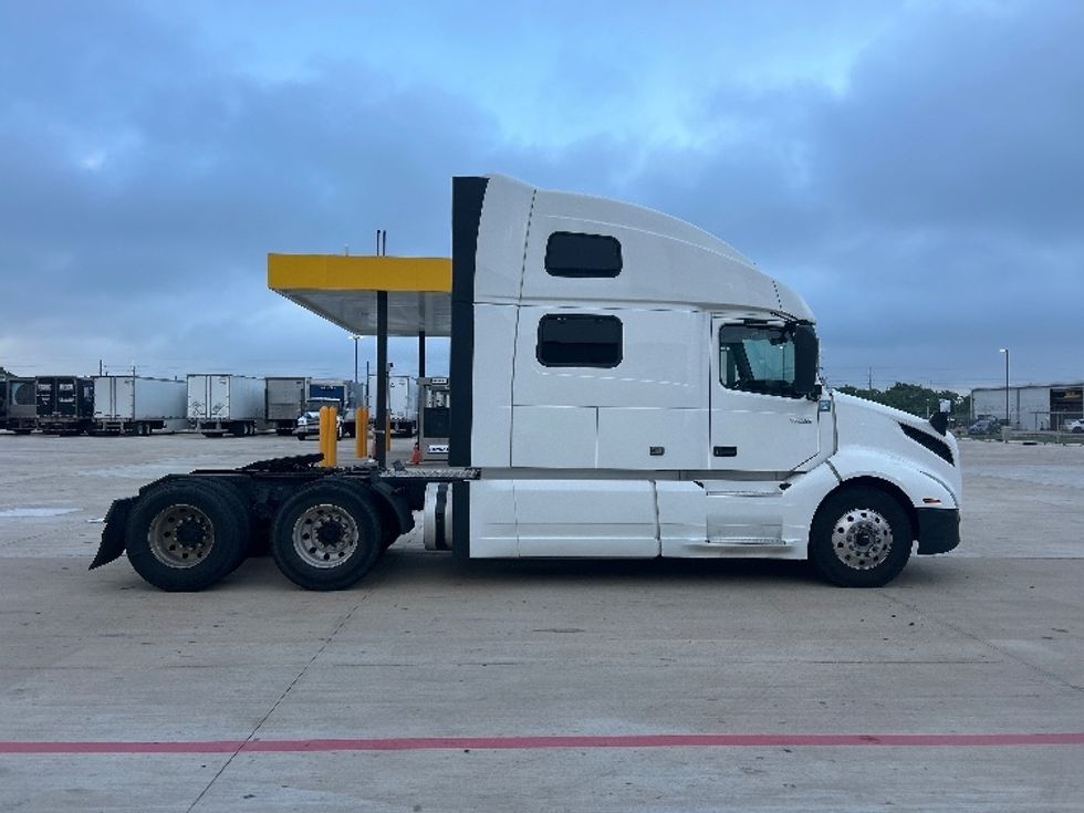 Sleeper Tractor-Heavy Duty Tractors-Volvo-2021-VNL64860-Katy-TX-787,534\n\t\tmiles-$ 48,750 - Image 8