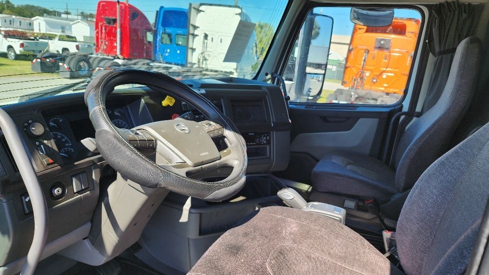 Sleeper Tractor-Heavy Duty Tractors-Volvo-2021-VNL64860-Ocala-FL-607,180\n\t\tmiles-$ 59,250 - Image 10