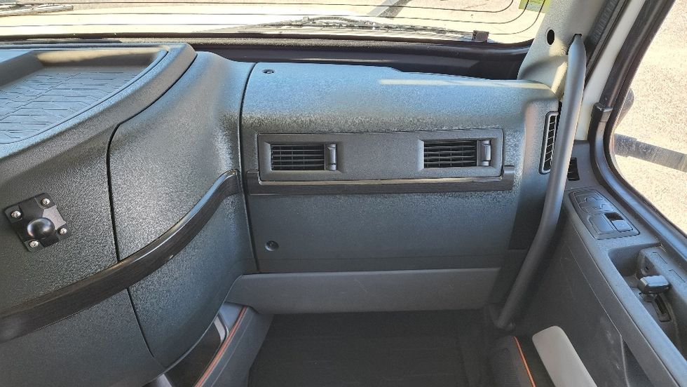 Sleeper Tractor-Heavy Duty Tractors-Volvo-2021-VNL64860-Ocala-FL-607,180\n\t\tmiles-$ 59,250 - Image 14