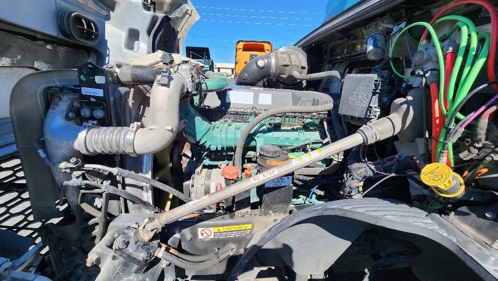 Sleeper Tractor-Heavy Duty Tractors-Volvo-2021-VNL64860-Ocala-FL-607,180\n\t\tmiles-$ 59,250 - Image 21