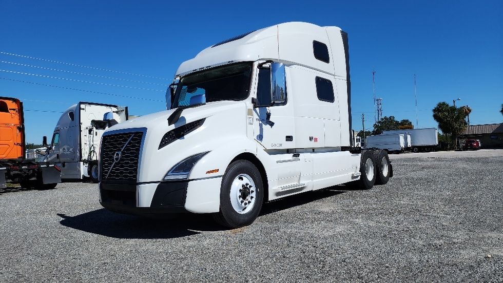 Sleeper Tractor-Heavy Duty Tractors-Volvo-2021-VNL64860-Ocala-FL-607,180\n\t\tmiles-$ 59,250 - Image 3