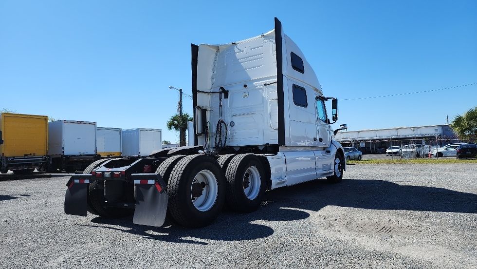 Sleeper Tractor-Heavy Duty Tractors-Volvo-2021-VNL64860-Ocala-FL-607,180\n\t\tmiles-$ 59,250 - Image 7