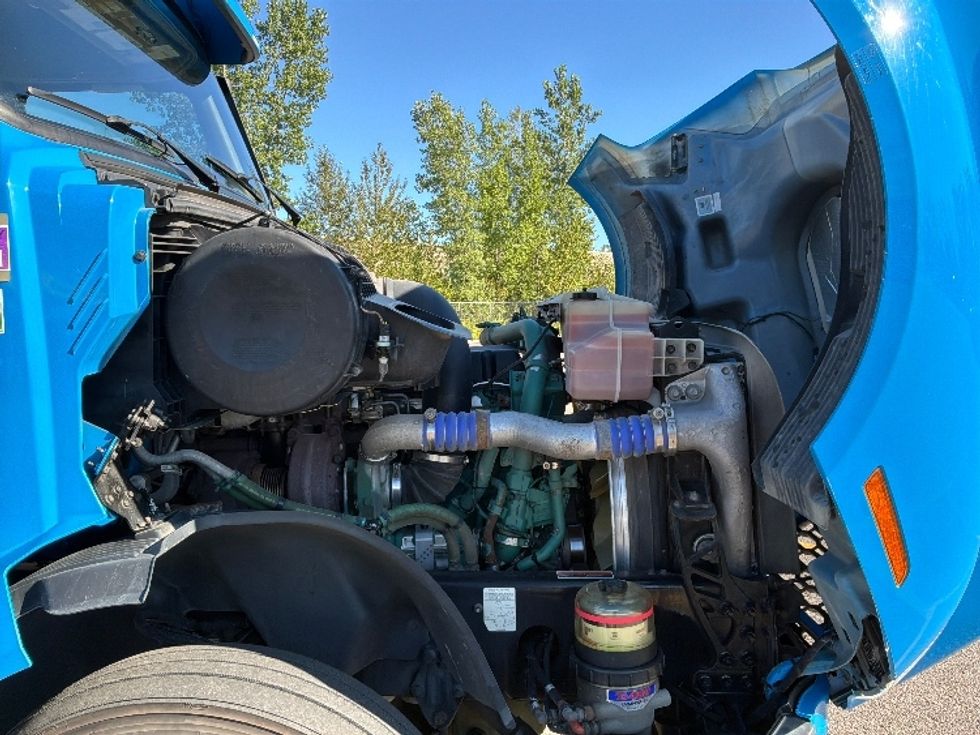 Sleeper Tractor-Heavy Duty Tractors-Volvo-2021-VNL64860-Ste-Foy-PQ-810,640\n\t\tkm-$ 98,250 - Image 20