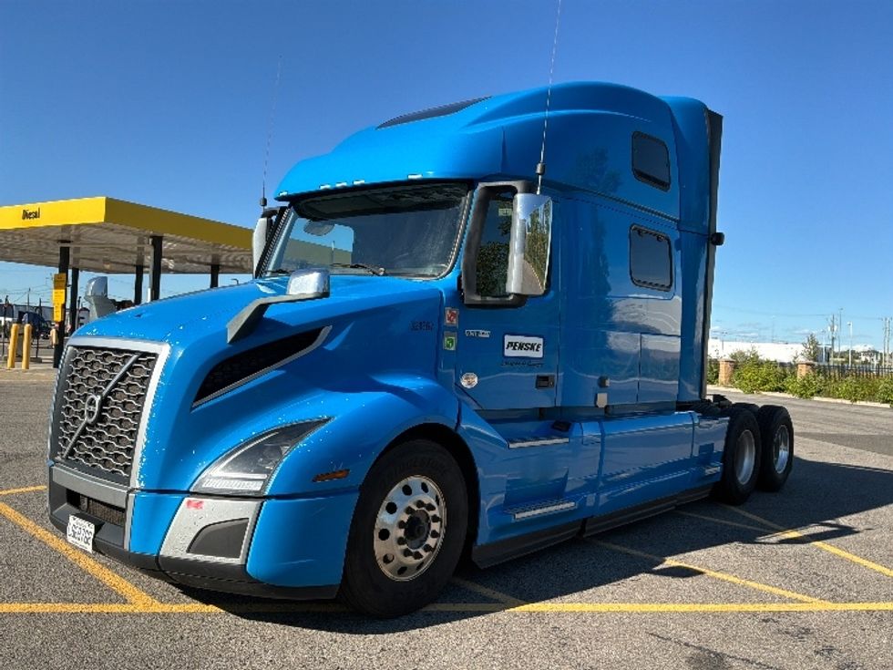 Sleeper Tractor-Heavy Duty Tractors-Volvo-2021-VNL64860-Ste-Foy-PQ-810,640\n\t\tkm-$ 98,250 - Image 3