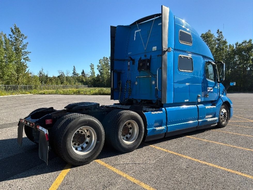 Sleeper Tractor-Heavy Duty Tractors-Volvo-2021-VNL64860-Ste-Foy-PQ-810,640\n\t\tkm-$ 98,250 - Image 7