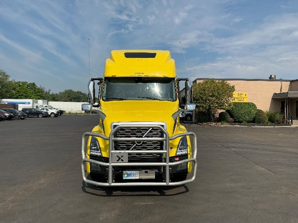 Sleeper Tractor-Heavy Duty Tractors-Volvo-2021-VNL64860-Wilkes Barre-PA-459,352\n\t\tmiles-$ 76,500 - Image 2