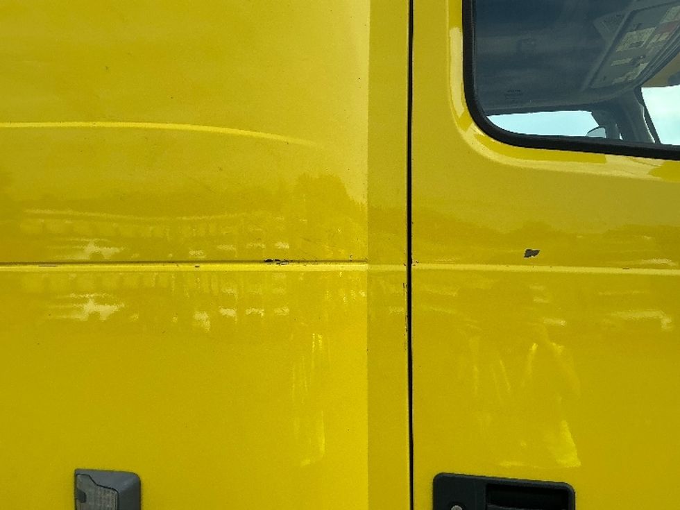 Sleeper Tractor-Heavy Duty Tractors-Volvo-2021-VNL64860-Wilkes Barre-PA-459,352\n\t\tmiles-$ 76,500 - Image 23