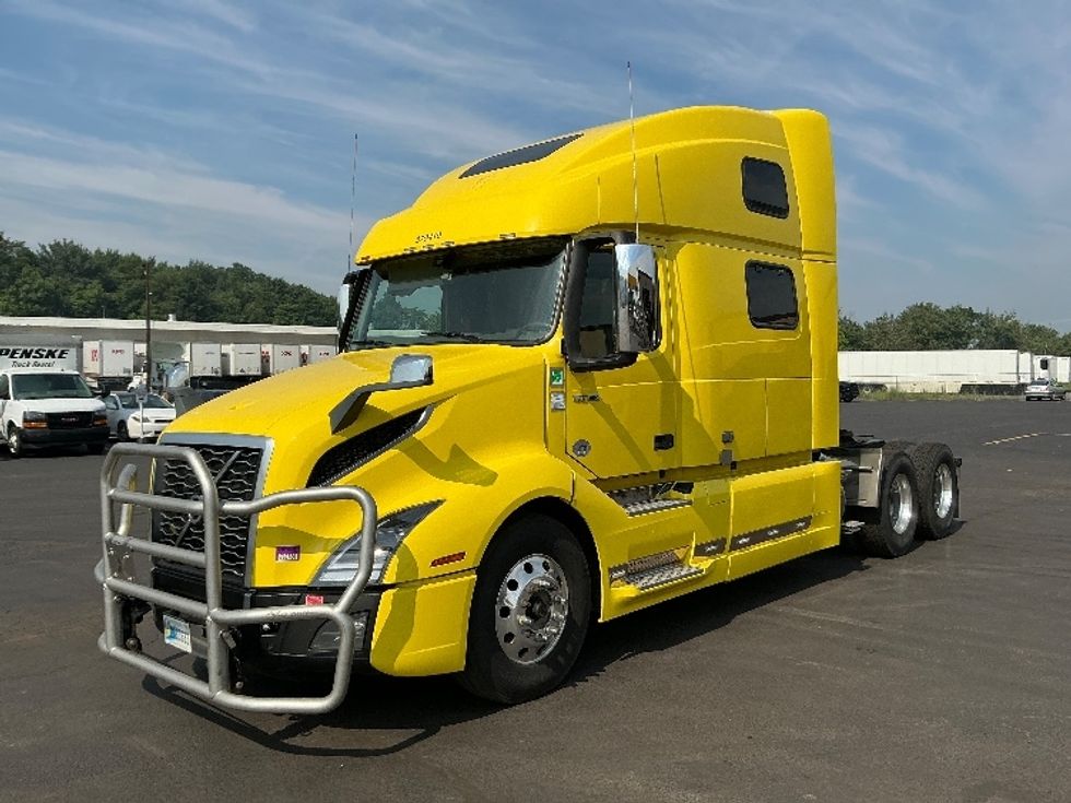 Sleeper Tractor-Heavy Duty Tractors-Volvo-2021-VNL64860-Wilkes Barre-PA-459,352\n\t\tmiles-$ 76,500 - Image 3