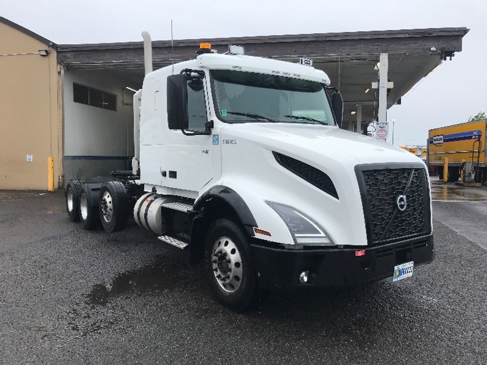 Sleeper Tractor-Heavy Duty Tractors-Volvo-2021-VNL84400-Tacoma-WA-257,584\n\t\tmiles-$ 97,750 - Image 1