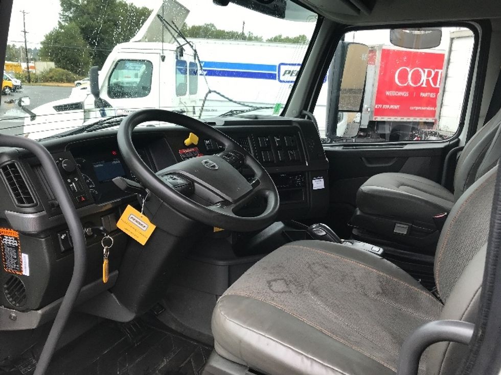 Sleeper Tractor-Heavy Duty Tractors-Volvo-2021-VNL84400-Tacoma-WA-257,584\n\t\tmiles-$ 97,750 - Image 10