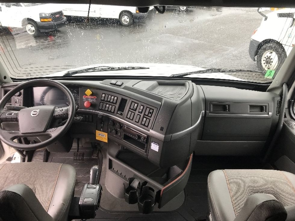 Sleeper Tractor-Heavy Duty Tractors-Volvo-2021-VNL84400-Tacoma-WA-257,584\n\t\tmiles-$ 97,750 - Image 12