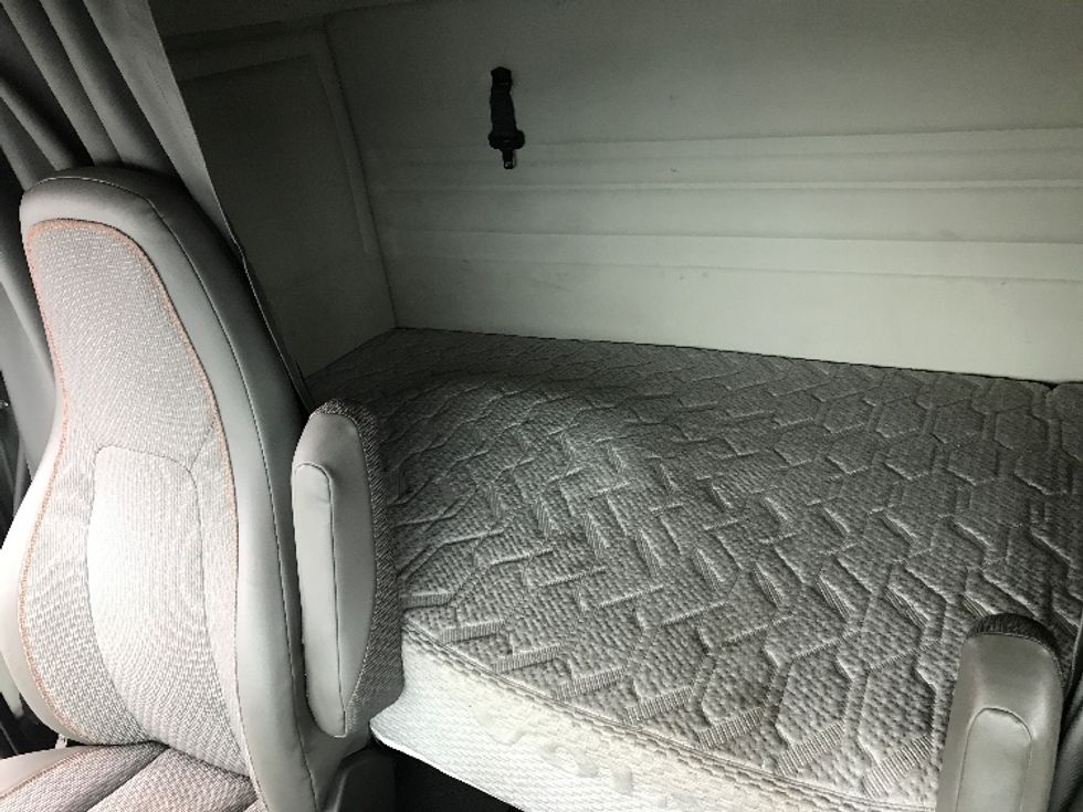 Sleeper Tractor-Heavy Duty Tractors-Volvo-2021-VNL84400-Tacoma-WA-257,584\n\t\tmiles-$ 97,750 - Image 17