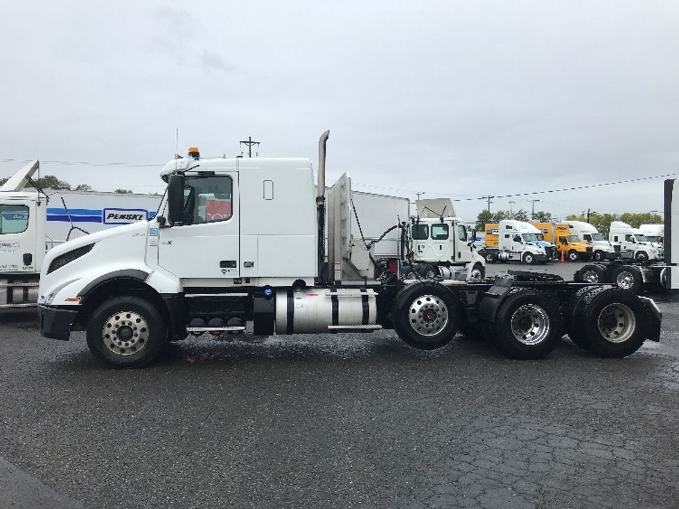Sleeper Tractor-Heavy Duty Tractors-Volvo-2021-VNL84400-Tacoma-WA-257,584\n\t\tmiles-$ 97,750 - Image 4