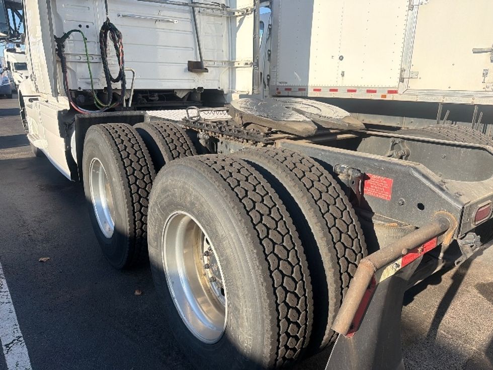 Sleeper Tractor-Heavy Duty Tractors-Volvo-2021-VNR64640-Kearny-NJ-461,991\n\t\tmiles-$ 63,500 - Image 22