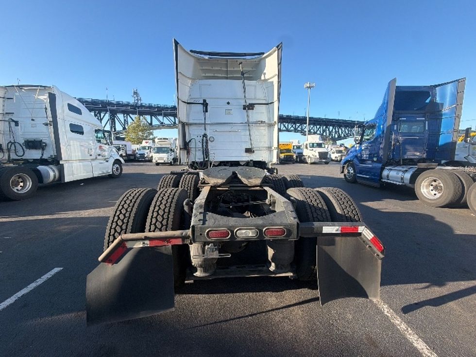 Sleeper Tractor-Heavy Duty Tractors-Volvo-2021-VNR64640-Kearny-NJ-461,991\n\t\tmiles-$ 63,500 - Image 6