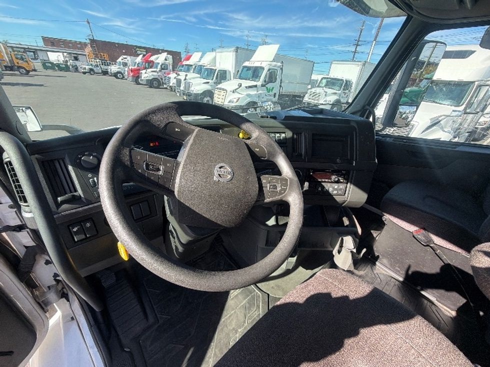 Sleeper Tractor-Heavy Duty Tractors-Volvo-2021-VNR64640-Kearny-NJ-474,224\n\t\tmiles-$ 63,500 - Image 10
