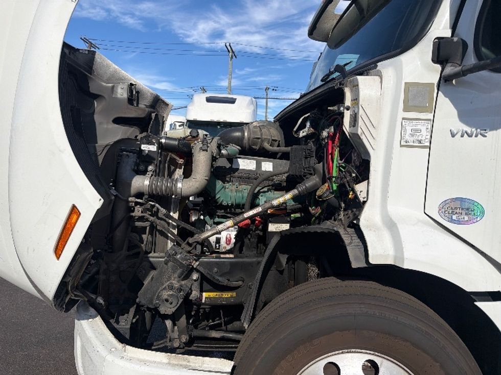 Sleeper Tractor-Heavy Duty Tractors-Volvo-2021-VNR64640-Kearny-NJ-474,224\n\t\tmiles-$ 63,500 - Image 21