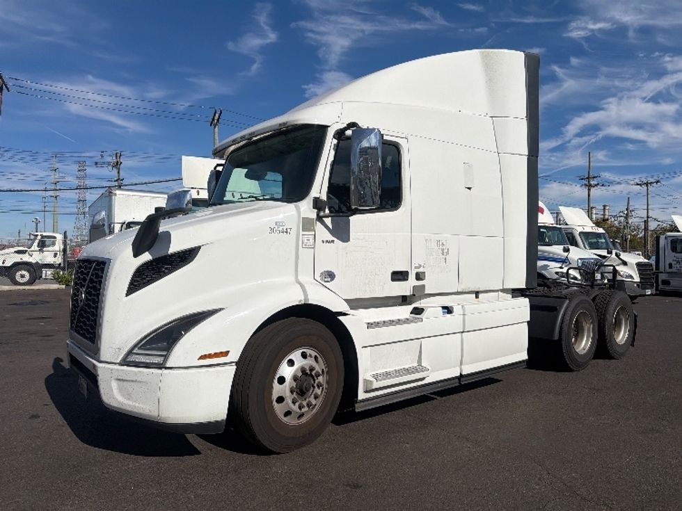 Sleeper Tractor-Heavy Duty Tractors-Volvo-2021-VNR64640-Kearny-NJ-474,224\n\t\tmiles-$ 63,500 - Image 3