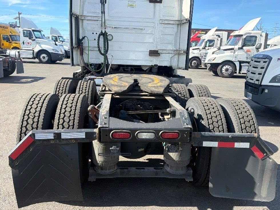 Sleeper Tractor-Heavy Duty Tractors-Volvo-2021-VNR64640-Kearny-NJ-474,224\n\t\tmiles-$ 63,500 - Image 6