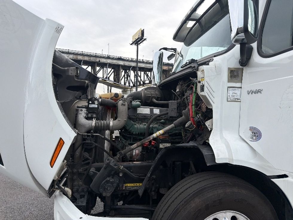 Sleeper Tractor-Heavy Duty Tractors-Volvo-2021-VNR64640-Kearny-NJ-488,828\n\t\tmiles-$ 62,250 - Image 21