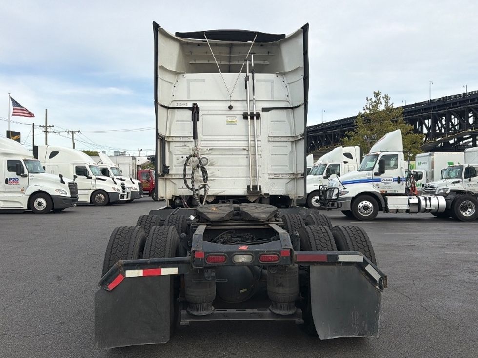 Sleeper Tractor-Heavy Duty Tractors-Volvo-2021-VNR64640-Kearny-NJ-488,828\n\t\tmiles-$ 62,250 - Image 6