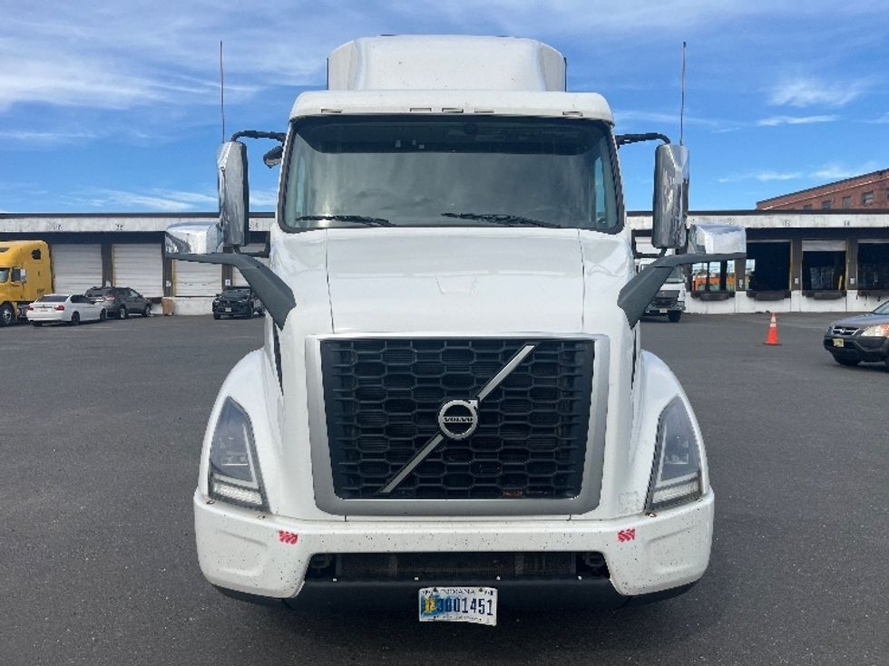 Sleeper Tractor-Heavy Duty Tractors-Volvo-2021-VNR64640-Kearny-NJ-614,582\n\t\tmiles-$ 50,750 - Image 2
