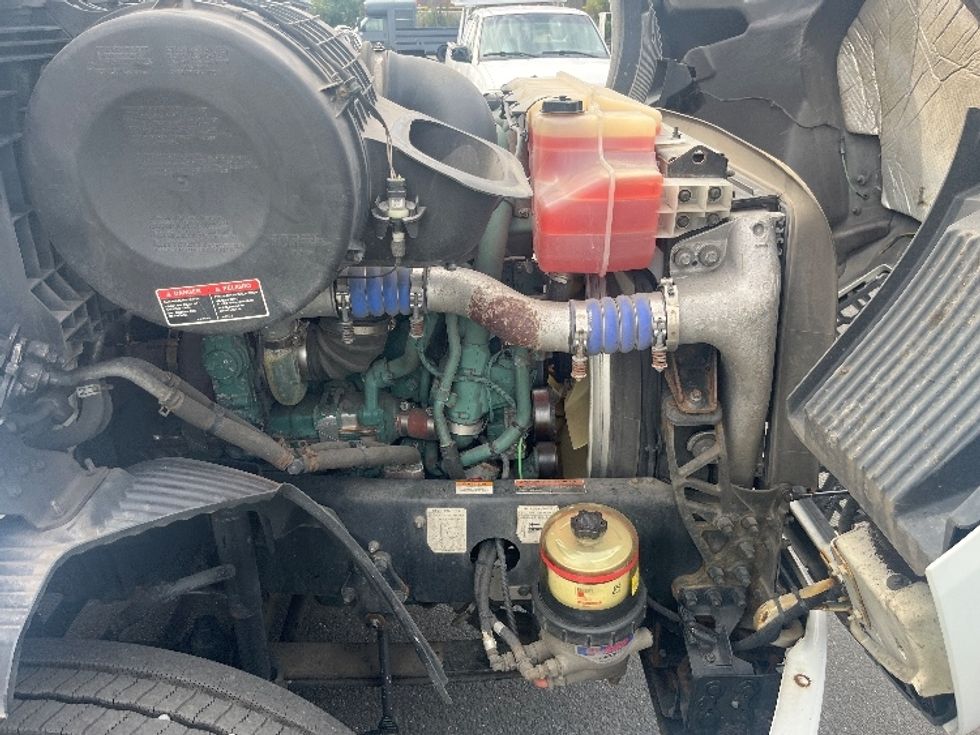 Sleeper Tractor-Heavy Duty Tractors-Volvo-2021-VNR64640-Kearny-NJ-614,582\n\t\tmiles-$ 50,750 - Image 20