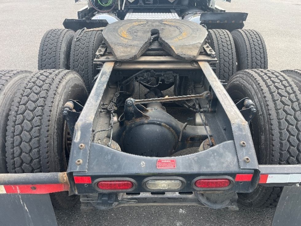 Sleeper Tractor-Heavy Duty Tractors-Volvo-2021-VNR64640-Kearny-NJ-614,582\n\t\tmiles-$ 50,750 - Image 6