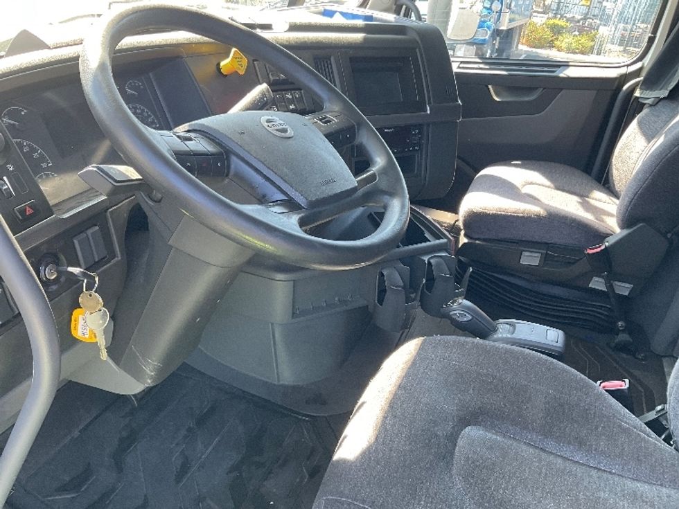 Sleeper Tractor-Heavy Duty Tractors-Volvo-2022-VNL62860-Montebello-CA-411,555\n\t\tmiles-$ 100,250 - Image 10