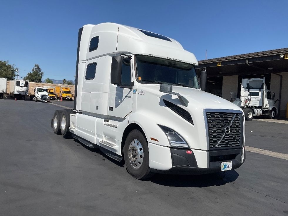 Sleeper Tractor-Heavy Duty Tractors-Volvo-2022-VNL62860-Montebello-CA-411,555\n\t\tmiles-$ 100,250 - Image 8