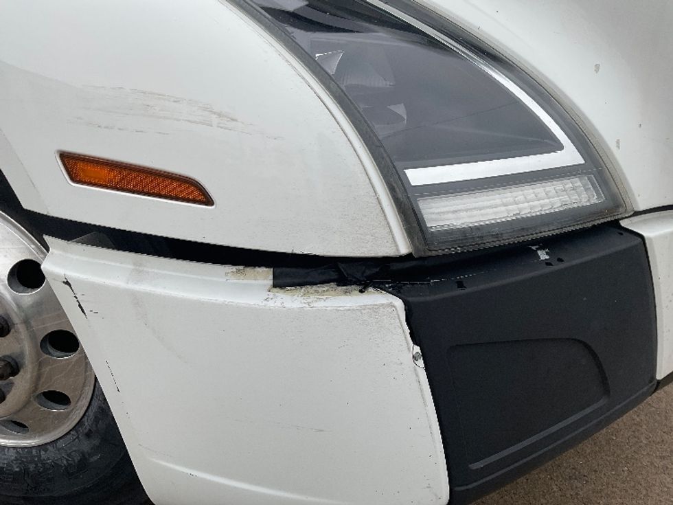 Sleeper Tractor-Heavy Duty Tractors-Volvo-2022-VNL62860-Nashville-TN-304,742\n\t\tmiles-$ 98,500 - Image 23