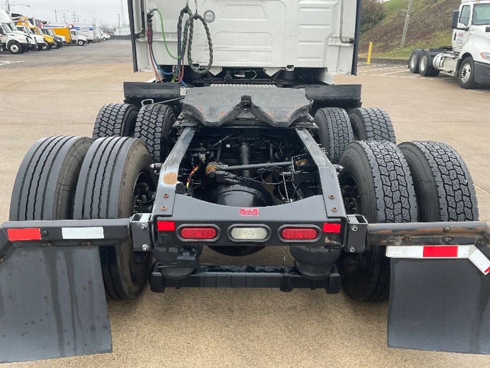 Sleeper Tractor-Heavy Duty Tractors-Volvo-2022-VNL62860-Nashville-TN-304,742\n\t\tmiles-$ 98,500 - Image 6