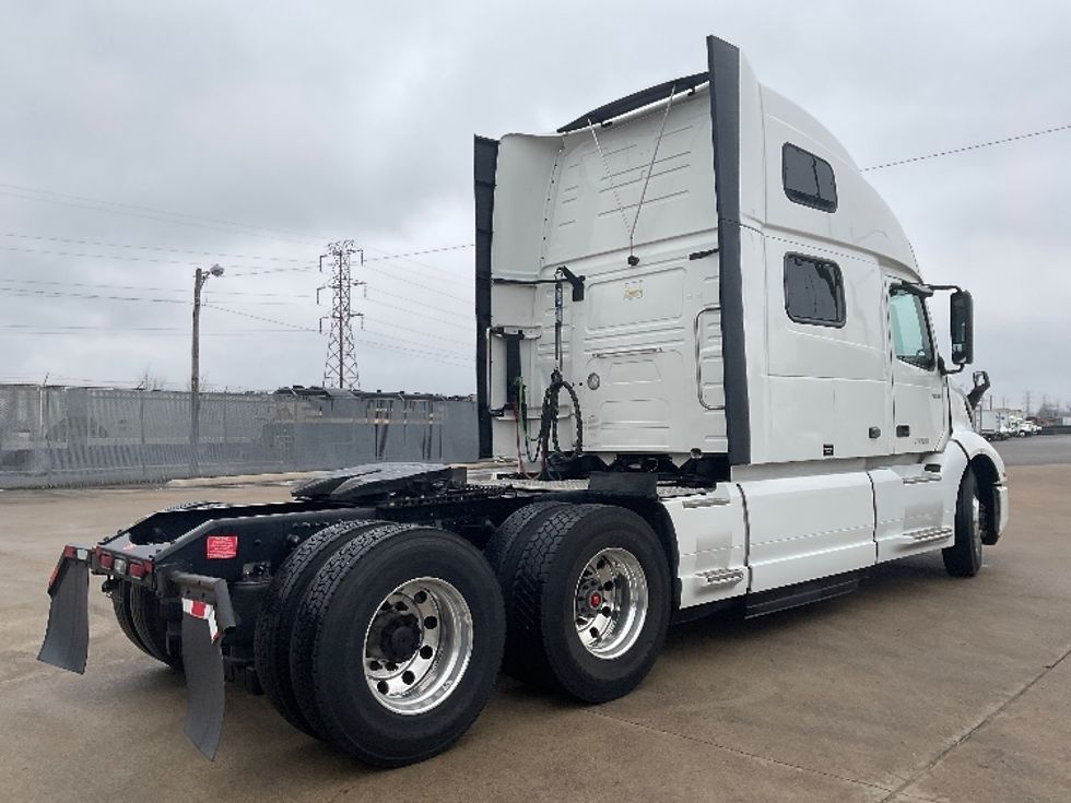 Sleeper Tractor-Heavy Duty Tractors-Volvo-2022-VNL62860-Nashville-TN-304,742\n\t\tmiles-$ 98,500 - Image 7