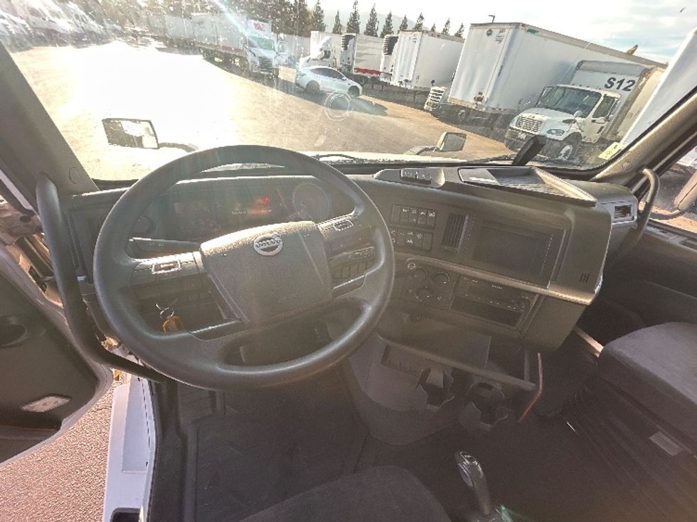 Sleeper Tractor-Heavy Duty Tractors-Volvo-2022-VNL62860-West Sacramento-CA-354,720\n\t\tmiles-$ 90,750 - Image 10